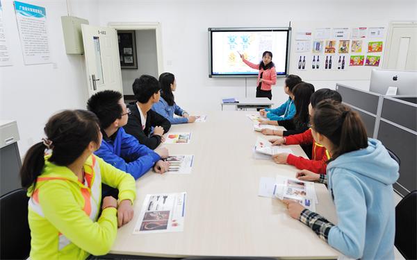 招生就业处组织参赛师生参加甘肃省首届